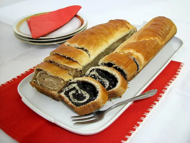 Poppy seed roll