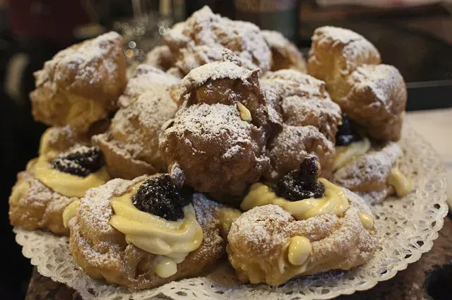 Christmas Eve zeppole