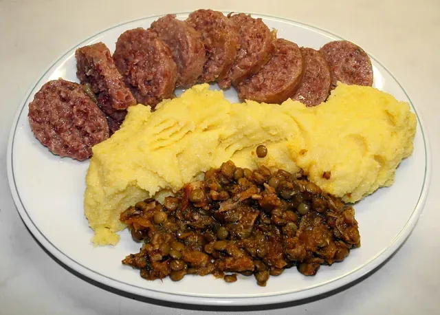 Cotechino with lentils